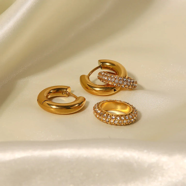 Skanto | 18k Dainty Huggie Diamant Dangle Øredobber