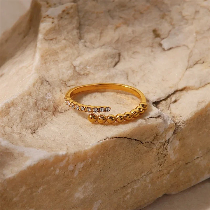 Skanto | 18k Perlebehandlet & Zirkontuppet Ring
