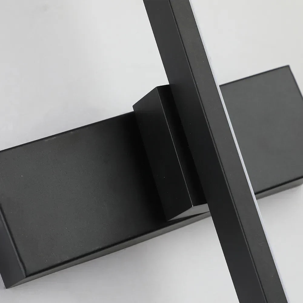 Skanto | PlugLuxe – Elegant skandinavisk vegglampe med plugg for stilige interiører
