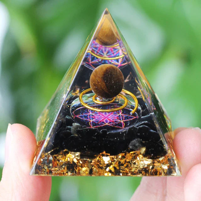 Skanto | Amethyst Peridot Orgone Pyramide - Energigenerator Krystall Reiki Chakra Orgonitt Meditasjonsverktøy