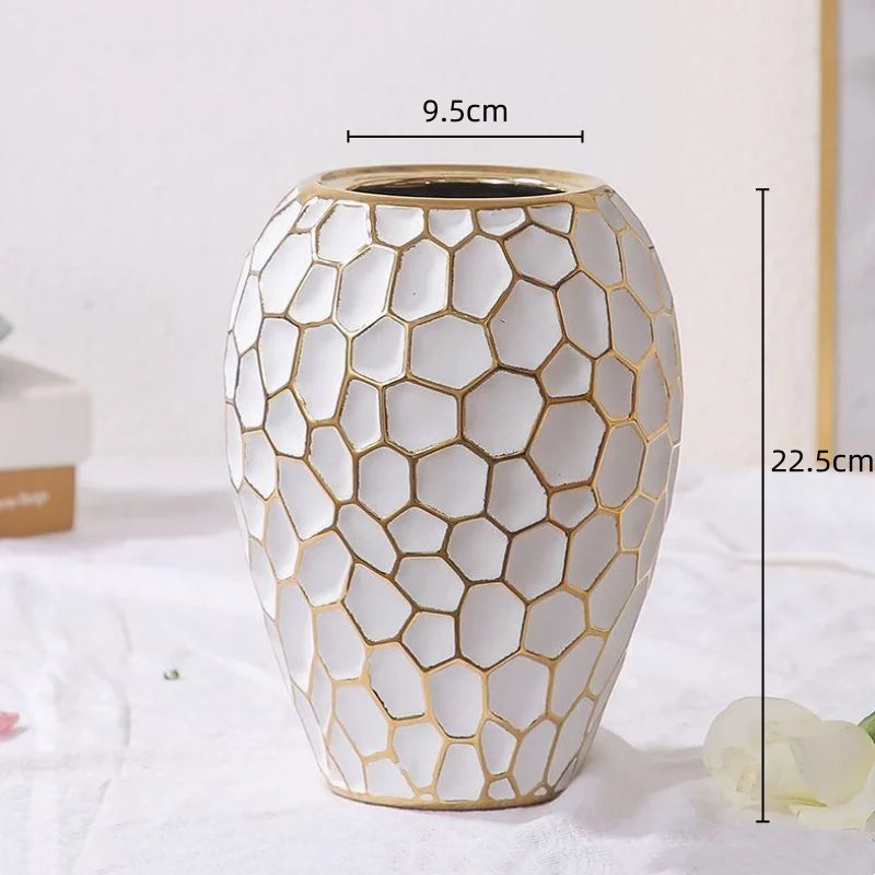 Skanto | Elegant keramikkvase med gyldne aksenter
