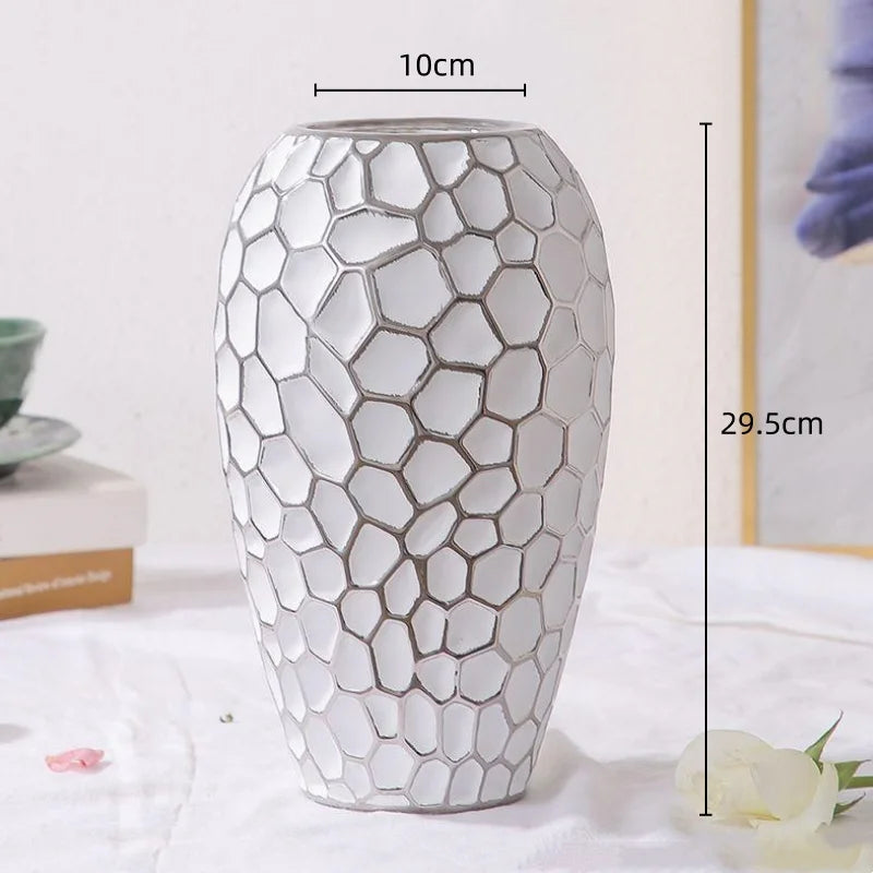 Skanto | Elegant keramikkvase med gyldne aksenter
