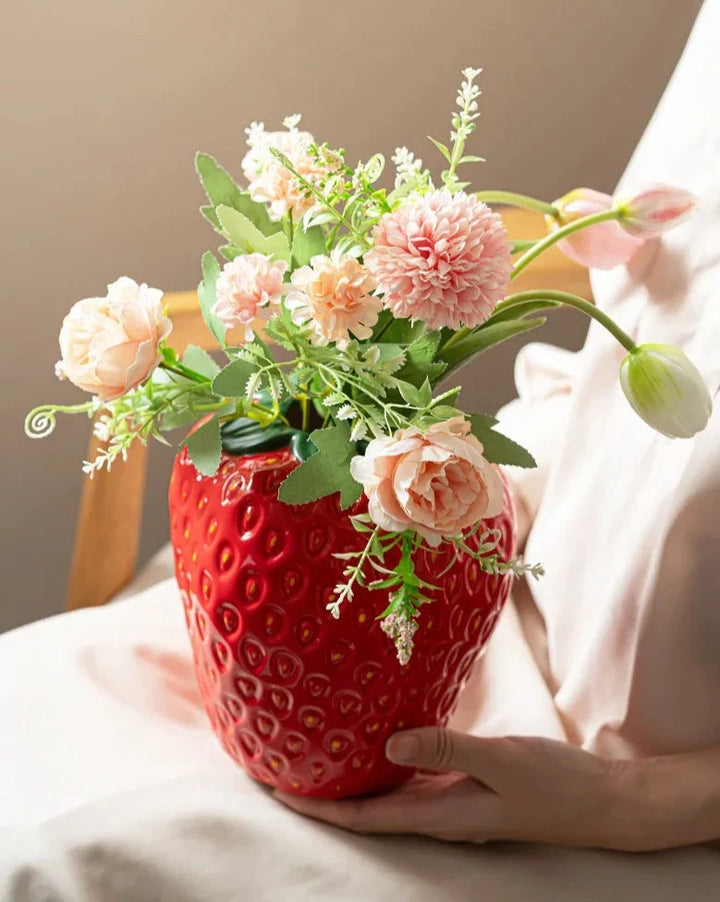 Stygg Jordbær Vase | Skanto