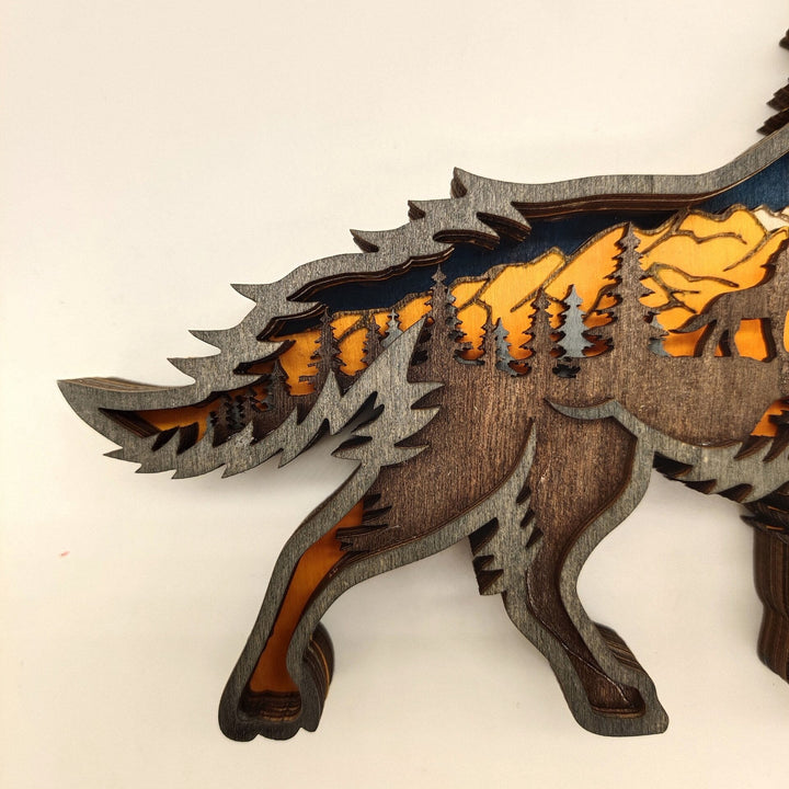 Skanto | Nightglow Tremmeslipt Treverk Wolf Dekor