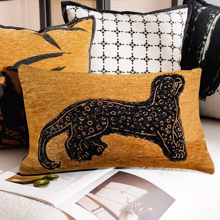 Skanto | Luksus brodert dekorativ pute med hesteprint for sofa og stue