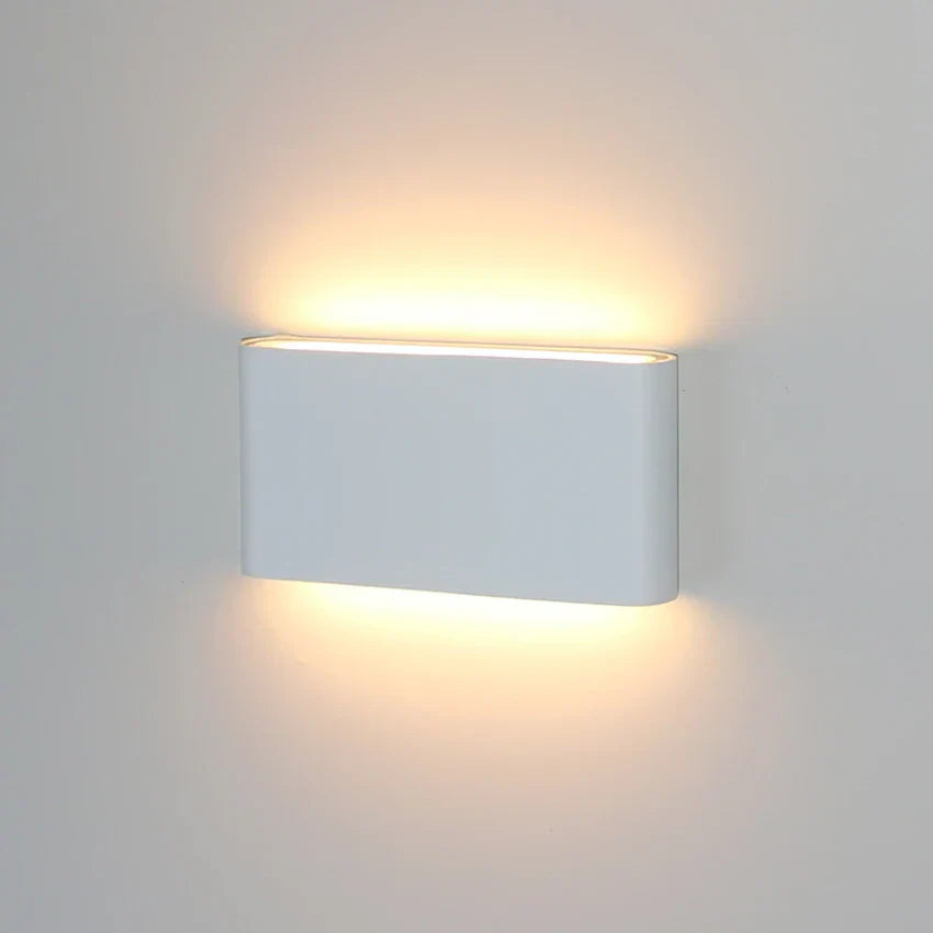 Værbestandig LED vegglampe, Robust dekorativ vegglampe for innendørs og utendørs bruk | Skanto