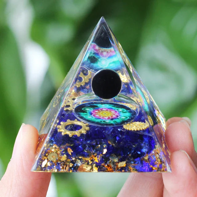 Skanto | Amethyst Peridot Orgone Pyramide - Energigenerator Krystall Reiki Chakra Orgonitt Meditasjonsverktøy