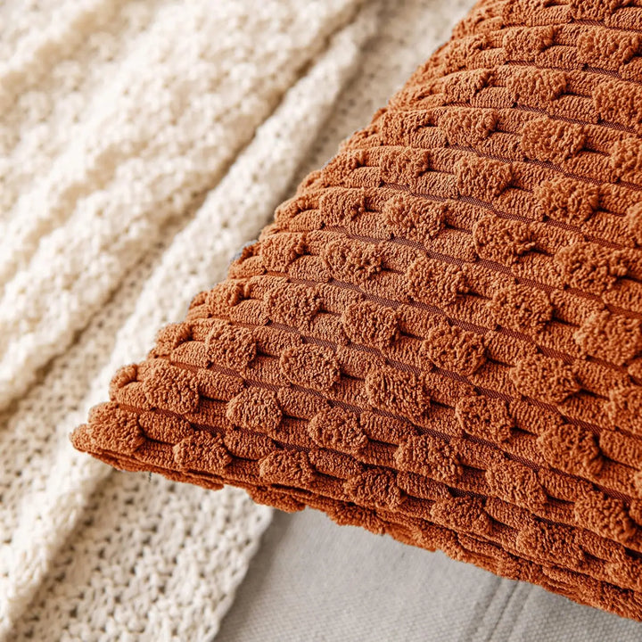 Skanto | Myk Ribbete Fløyels Pyntepute med Striper i Boho Stil for Sofa og Seng