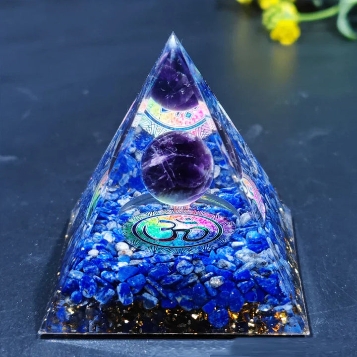 Orgonittpyramide med ametyst pendel – Energi, Beskyttelse og Dekorasjon | Skanto