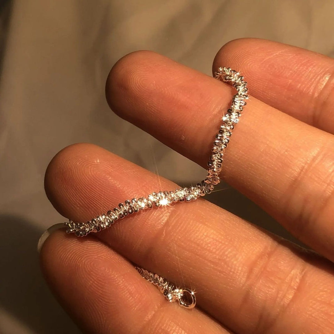 Skanto | Tidløs armbånd laget av sterling sølv – En spesiell gave til henne
