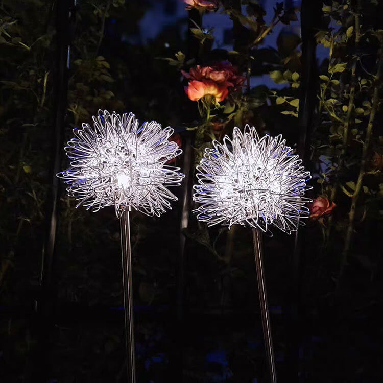 Solcelledrevet LED-kulelampe av løvetann laget av aluminiumstråd, vanntett, for utendørs bruk, for planting i hagen, bakkelys