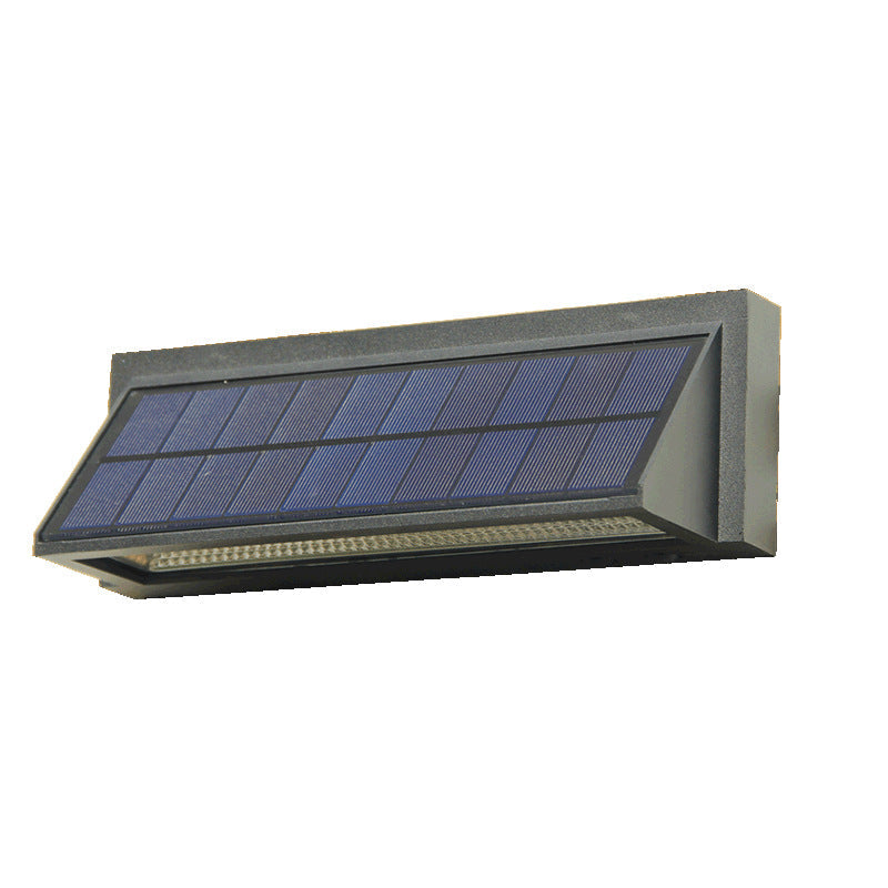 Vanntett, rektangulær LED-vegglampe for utendørs bruk med solenergi, ideell for terrasse og hage.
