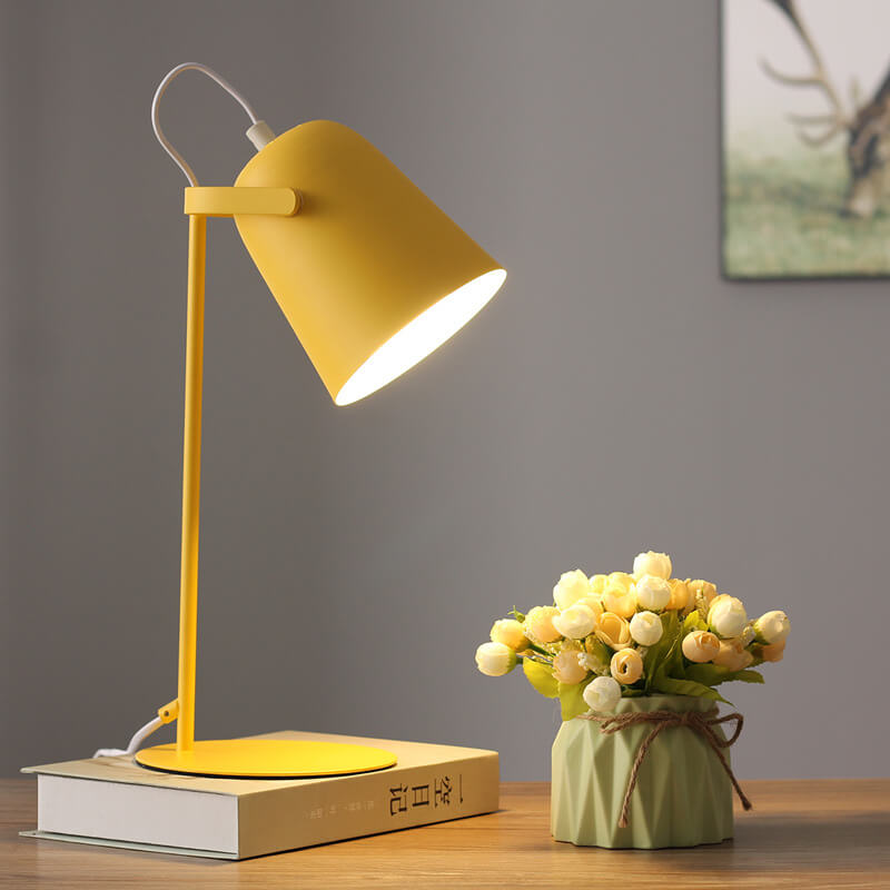 LumiTouch – Minimalist bordlampe med tripod-base og berøringskontroll Skanto