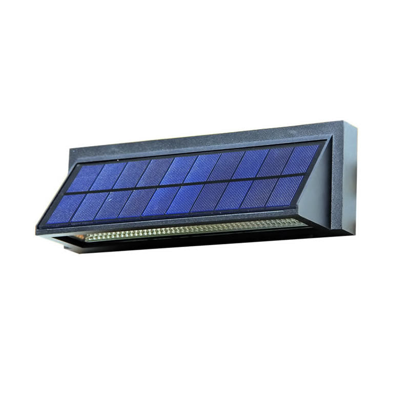 Vanntett, rektangulær LED-vegglampe for utendørs bruk med solenergi, ideell for terrasse og hage.
