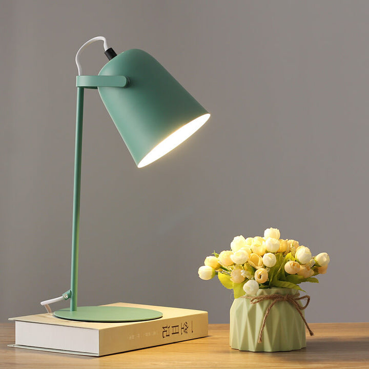 LumiTouch – Minimalist bordlampe med tripod-base og berøringskontroll Skanto