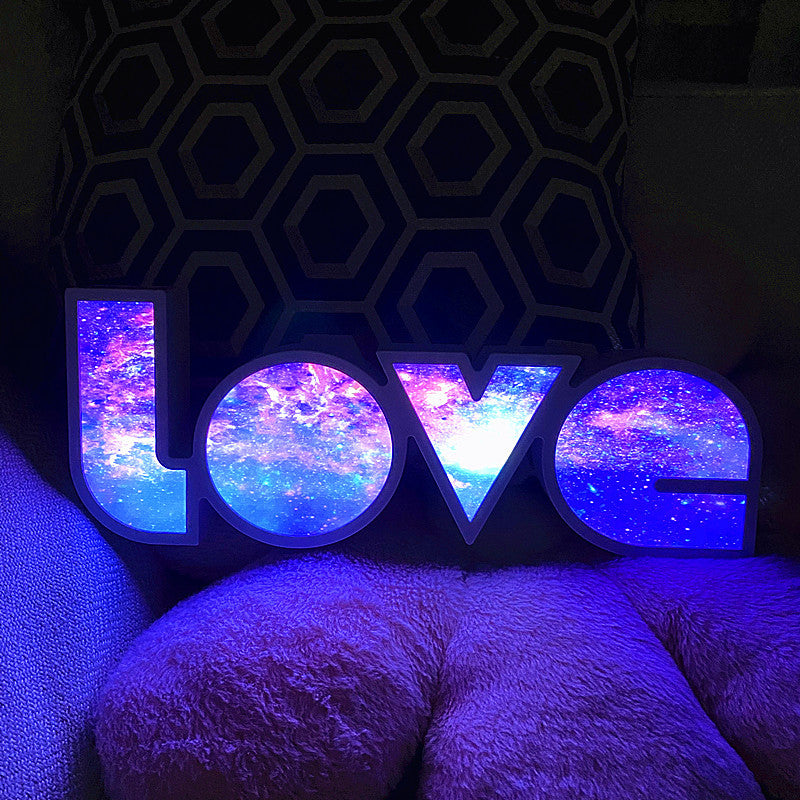 Skanto | Modern Art Deco vanntett PS LOVE bokstaver LED bordlampe for soverommet
