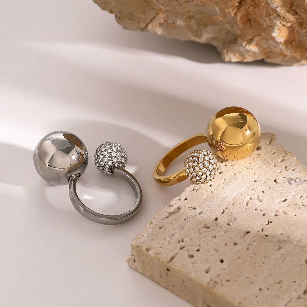 Skanto | Asymmetrisk Diamant Aksetert Kule Ring