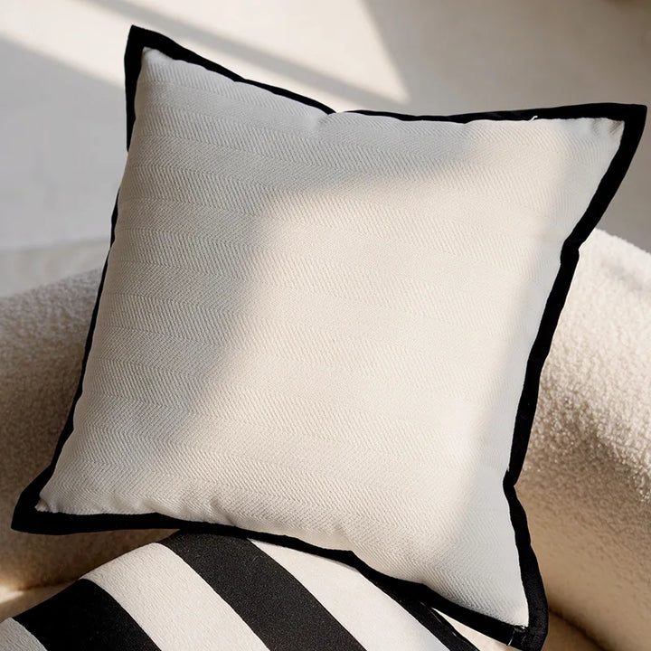 Skanto | Luksus brodert dekorativ pute med hesteprint for sofa og stue