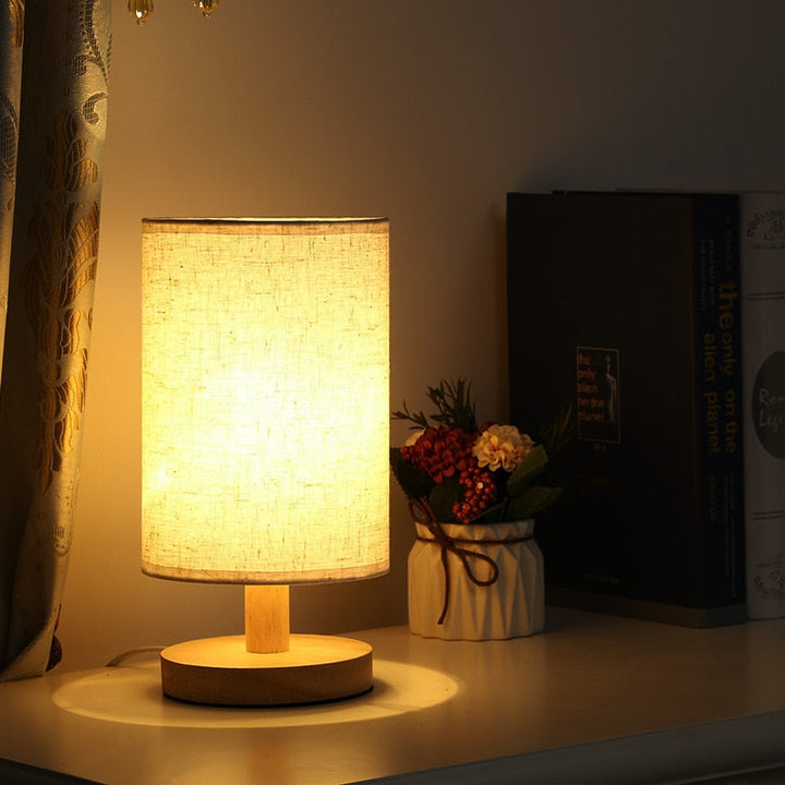 Skanto | NordicLume – Solid Wood LED Skrivebordslampe for et Slankt Skandinavisk Utseende