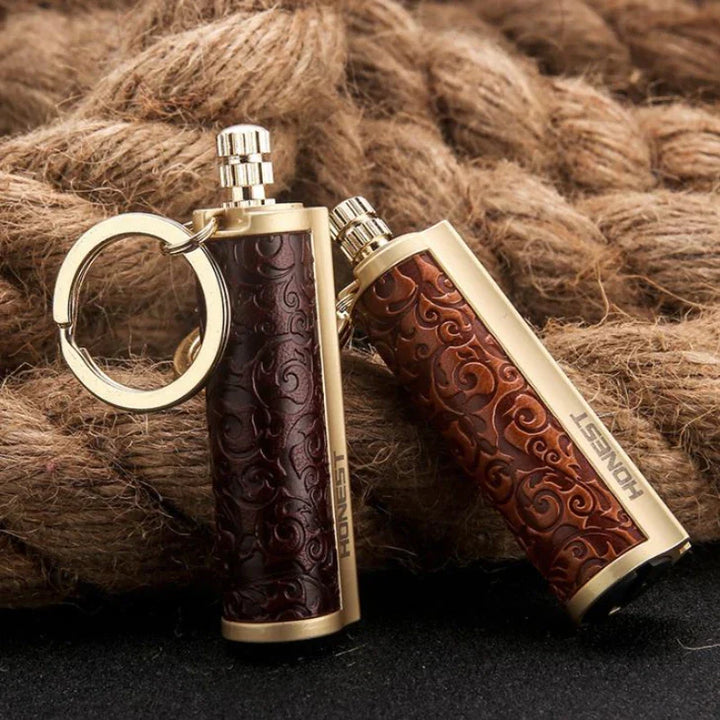 Lærri nøkkelring Metall Tenner Inferno Lighter | Skanto