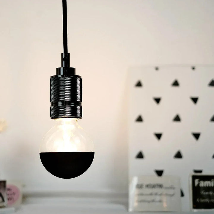 Vintage LED Lyspære – Retro Bordlampe med Trebase | Skanto