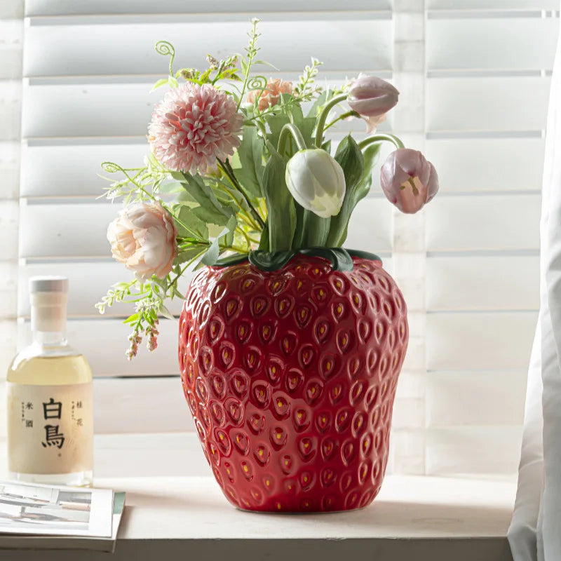 Stygg Jordbær Vase | Skanto