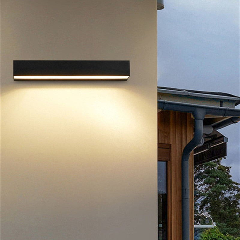 Skanto | GardenLux – Elegant Vegglampe for Hage med Luksuriøs Glød