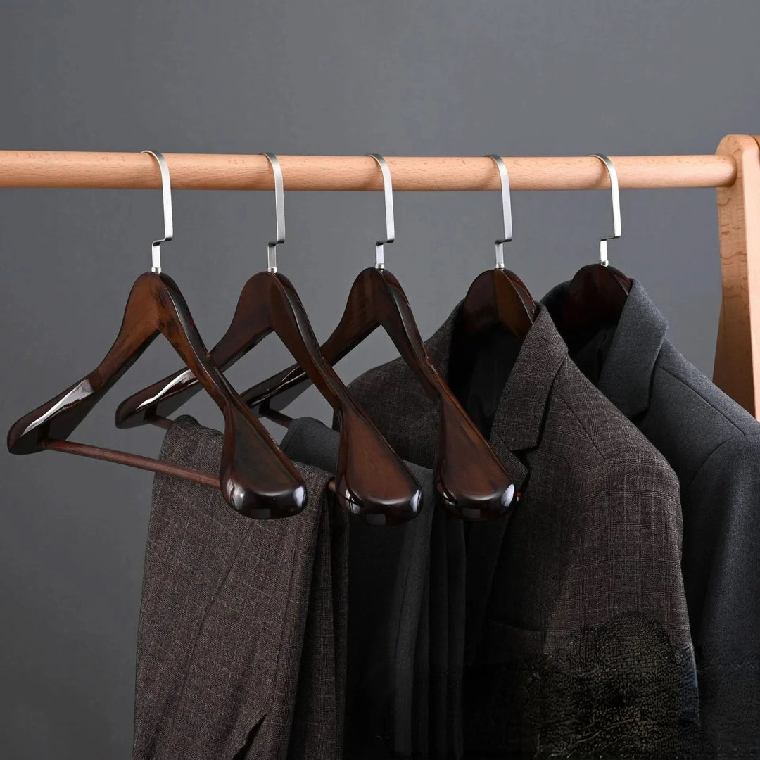 Skanto | Luksuriøse trekleshengere med buet design