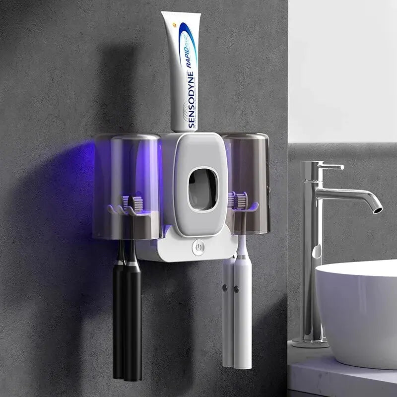 Skanto | UV Tannbørsteholder PureBrush UV | Sterilisering med UV Lys | Automatisk Tannkremdispenser | Veggmontering Uten Boring
