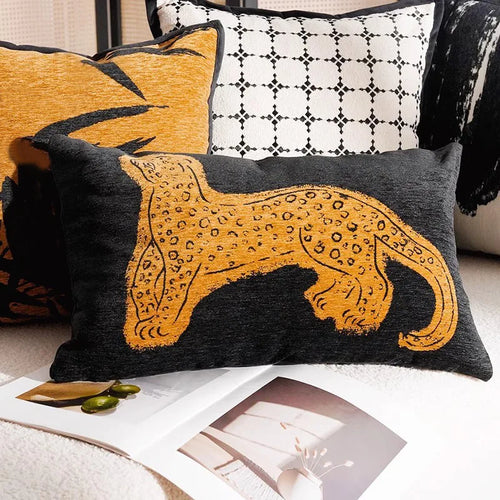 Skanto | Luksus brodert dekorativ pute med hesteprint for sofa og stue