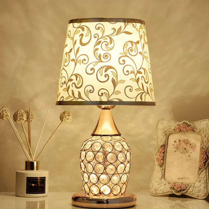 Skanto | Stylisk Lampe med Delikat Krystallglans