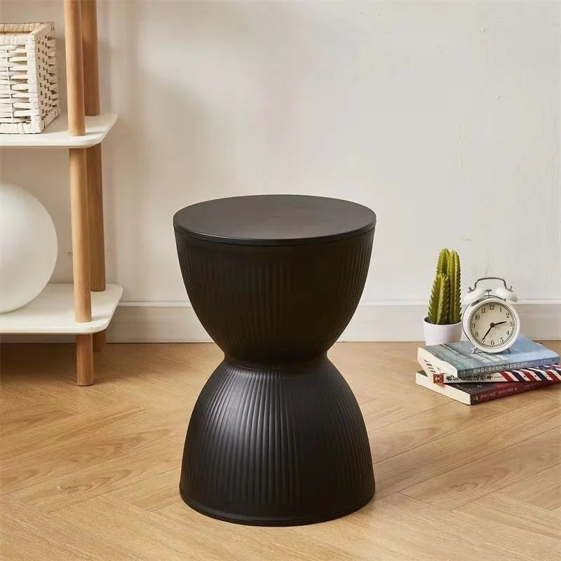 Skanto | Nordisk Plast Lav Sidebord med Timeglassdesign