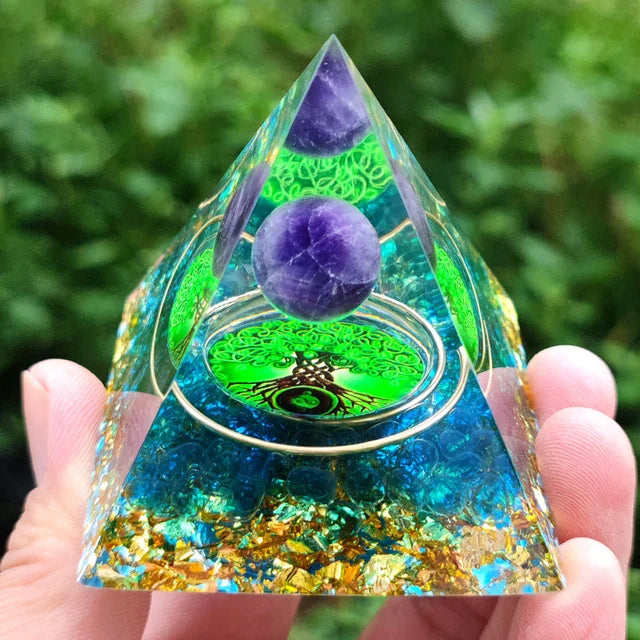 Skanto | Amethyst Peridot Orgone Pyramide - Energigenerator Krystall Reiki Chakra Orgonitt Meditasjonsverktøy