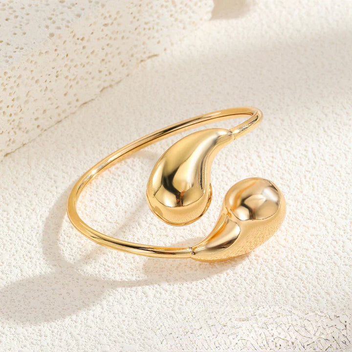 Skanto | Bold Vanndråpe Bangle Armbånd