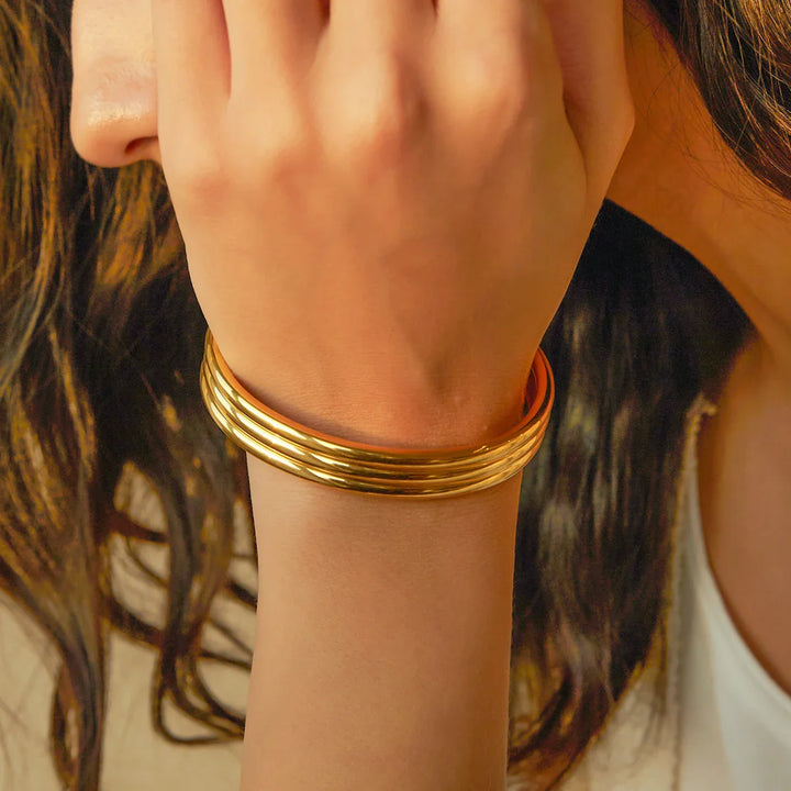 Skanto | 18k Triple Ribbed Bangle Bracelet