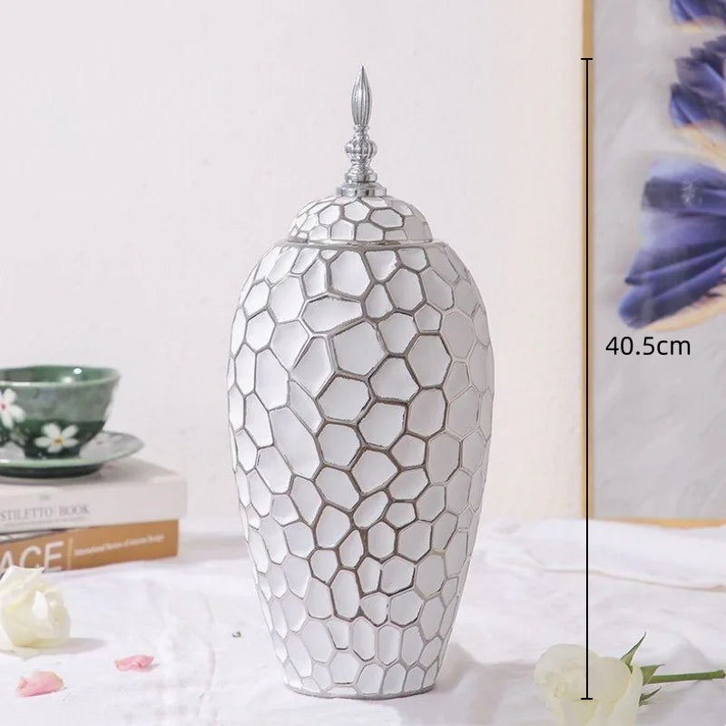 Skanto | Elegant keramikkvase med gullakcent