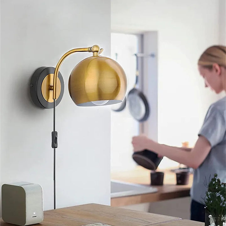 Skanto | Elegant vegglampe med et preg av fortiden og moderne funksjon