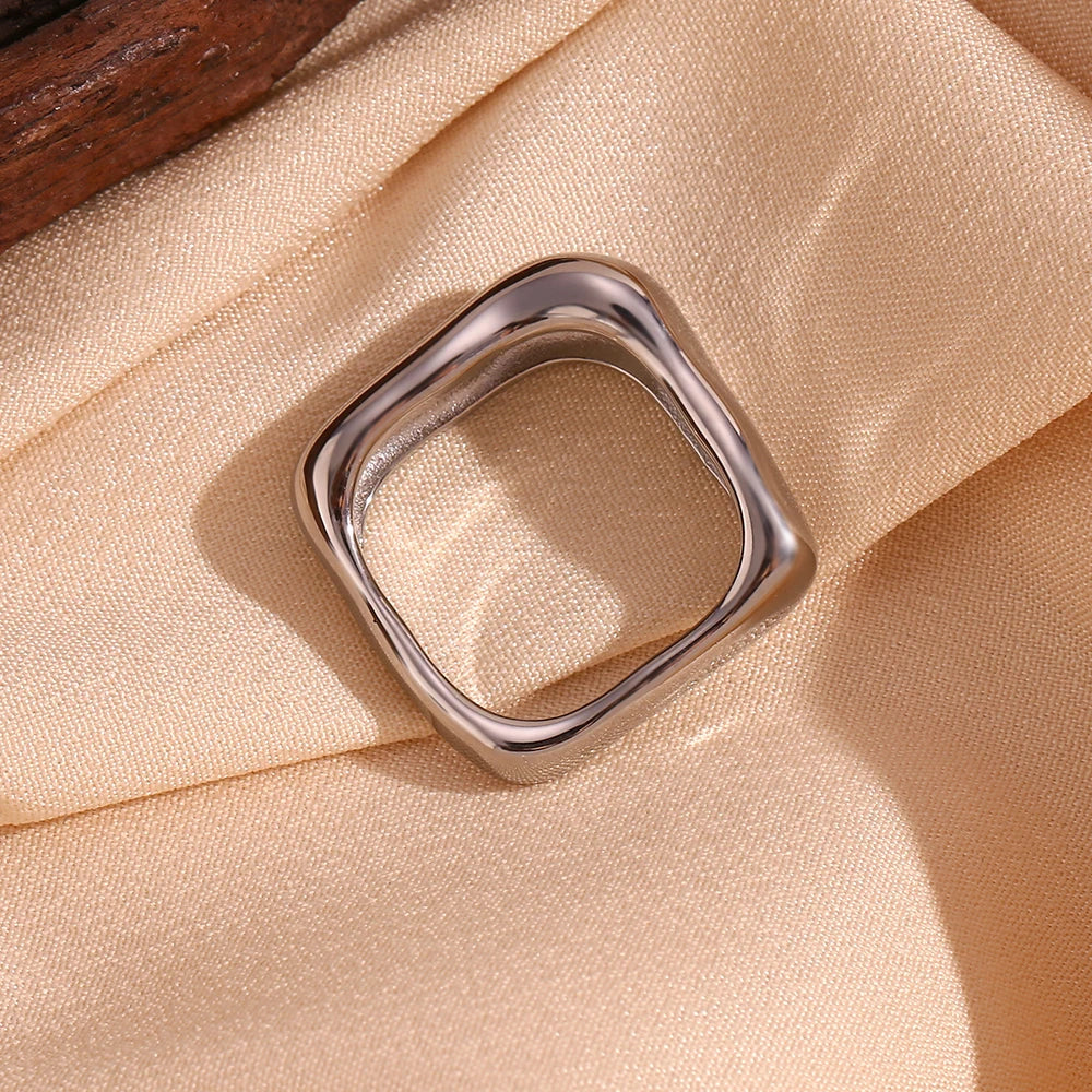 Skanto | 18k Tekstured Firkantet Ring