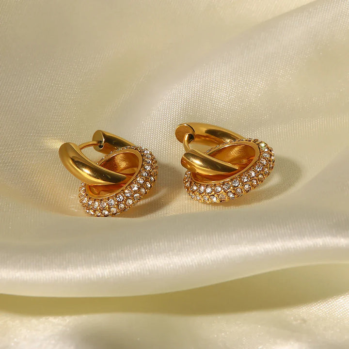 Skanto | 18k Dainty Huggie Diamant Dangle Øredobber