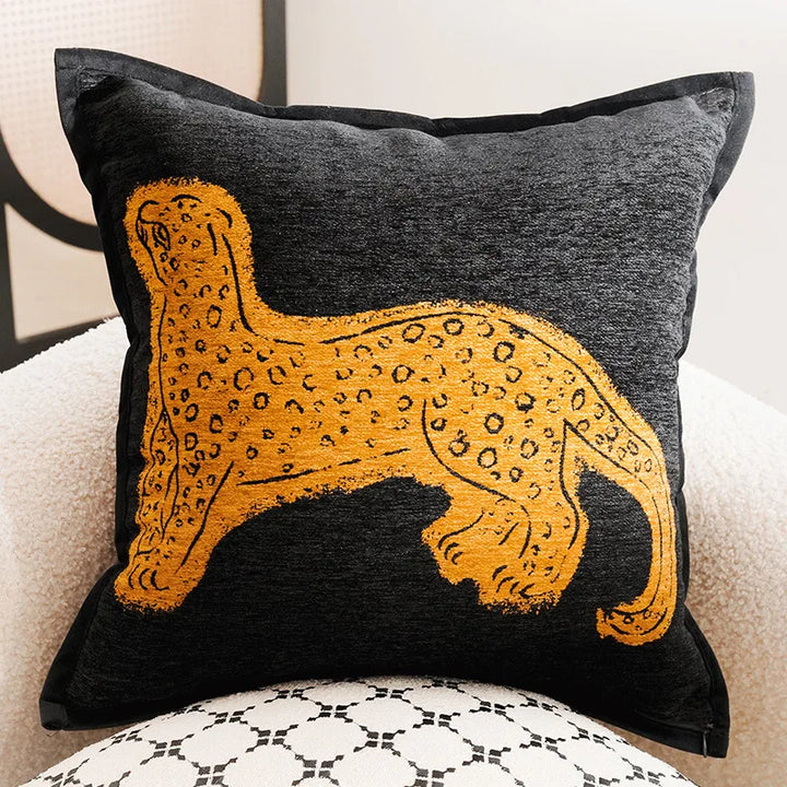 Skanto | Luksus brodert dekorativ pute med hesteprint for sofa og stue