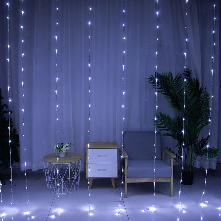 Skanto | LED gardinlys med fargeendring – Dekorativ lyssnor for vinduer, vegger og fester