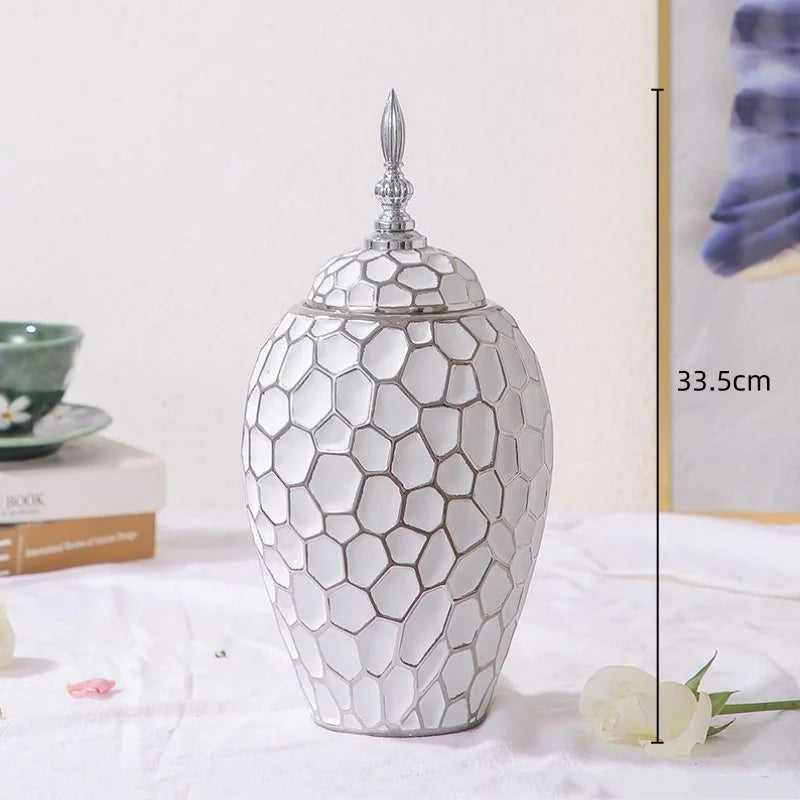 Skanto | Elegant keramikkvase med gyldne aksenter
