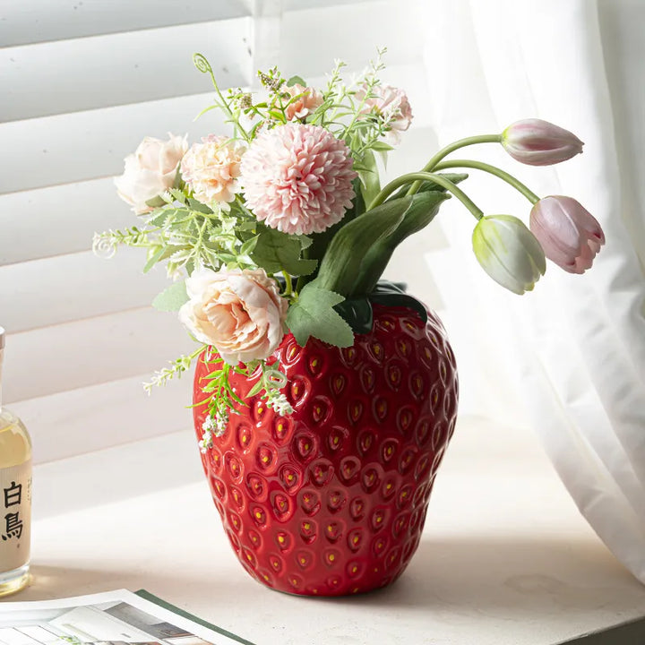 Stygg Jordbær Vase | Skanto