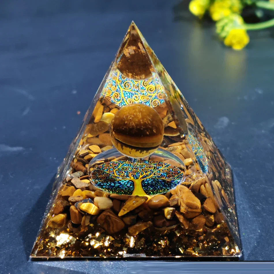 Orgonittpyramide med ametyst pendel – Energi, Beskyttelse og Dekorasjon | Skanto