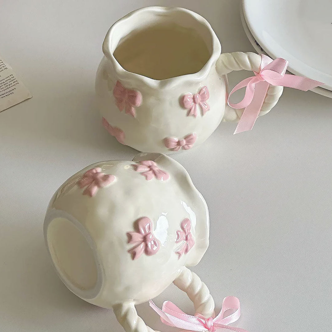 Bånd-pyntet keramisk krus – Håndlaget eleganse for kaffe- og teelskere | Skanto