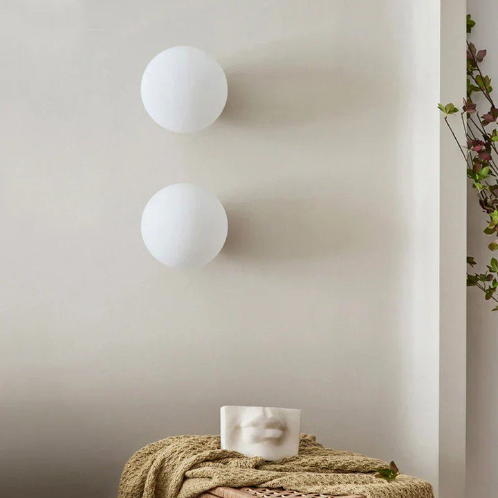 Skanto | BrassAura – Elegant Vegg- og Taklampe med Messingdetaljer