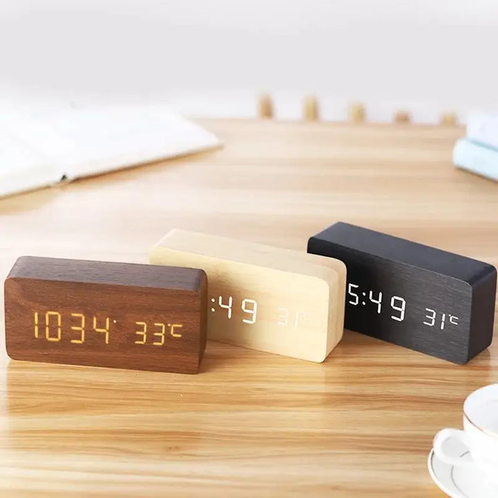 Skanto | EcoTime Tre Digital Vekkerklokke | LED Display | Moderne Design | Stille | Miljøvennlig