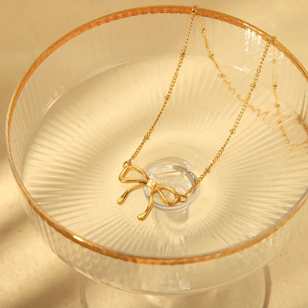 Skanto | 18k Feminine Bow Herringbone & Dainty Pearl Necklace