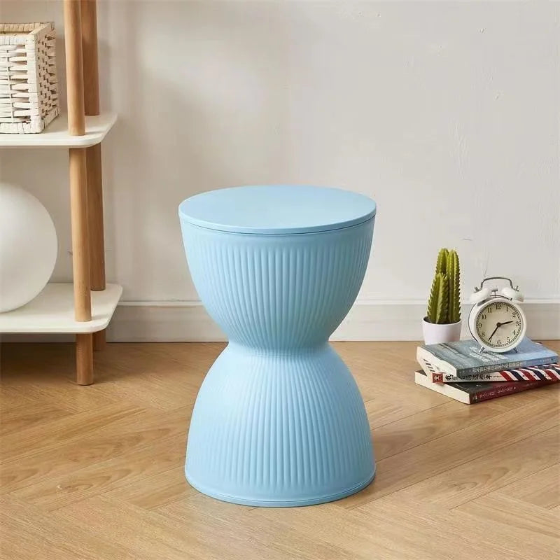 Skanto | Nordisk Plast Lav Sidebord med Timeglassdesign