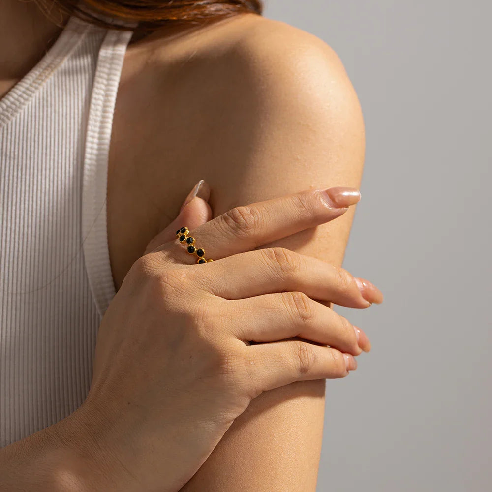Skanto | Staggered Hive Diamond Ring